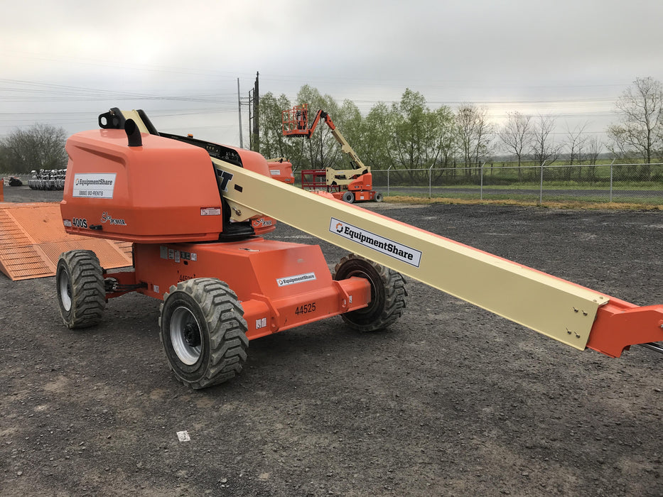 2019 JLG 400S
