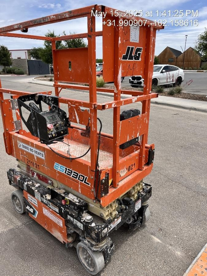2022 JLG ES1330L