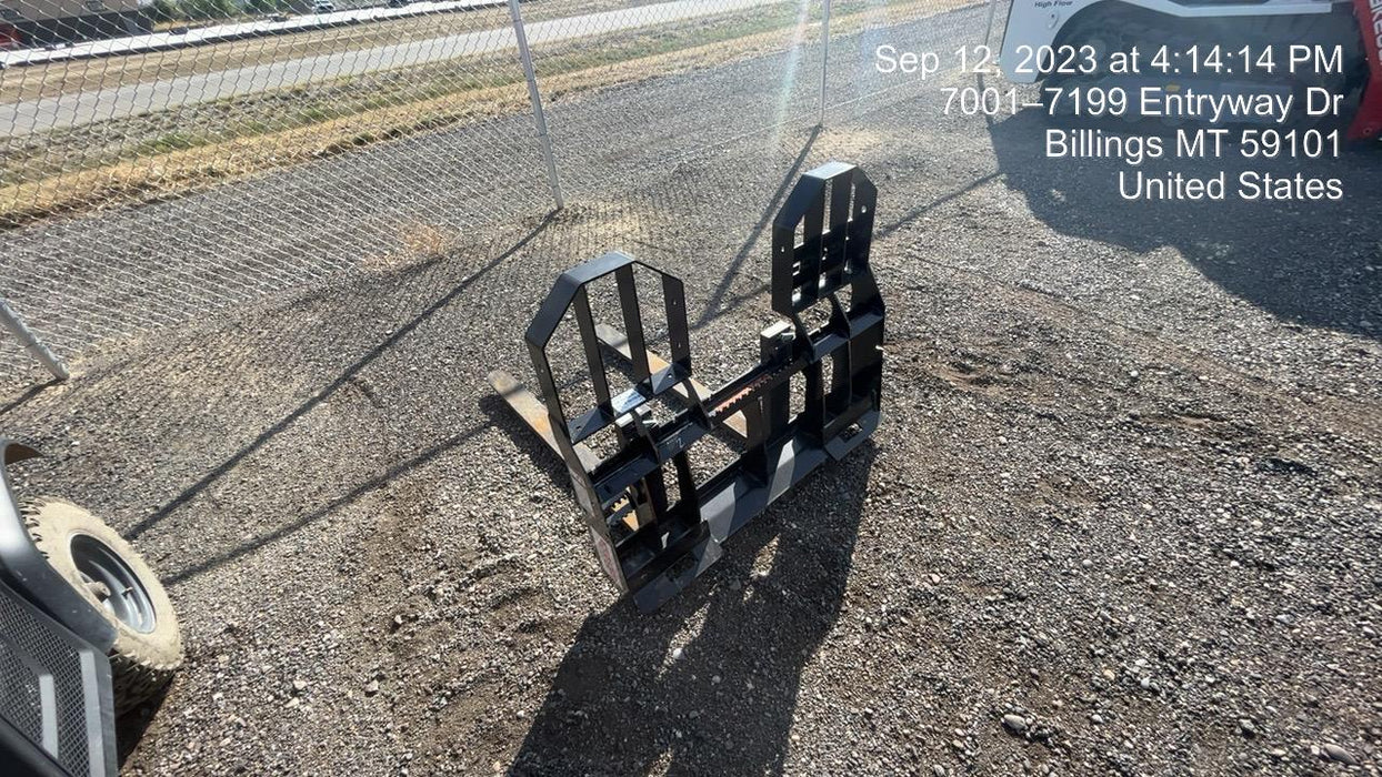 2022 TAKEUCHI 48" Pallet Forks - Takeuchi