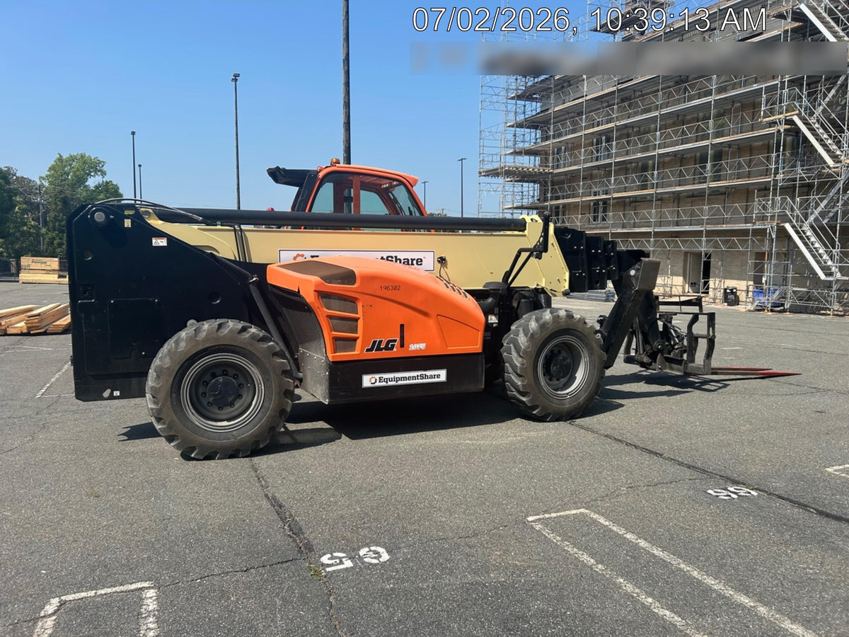2021 JLG 1075