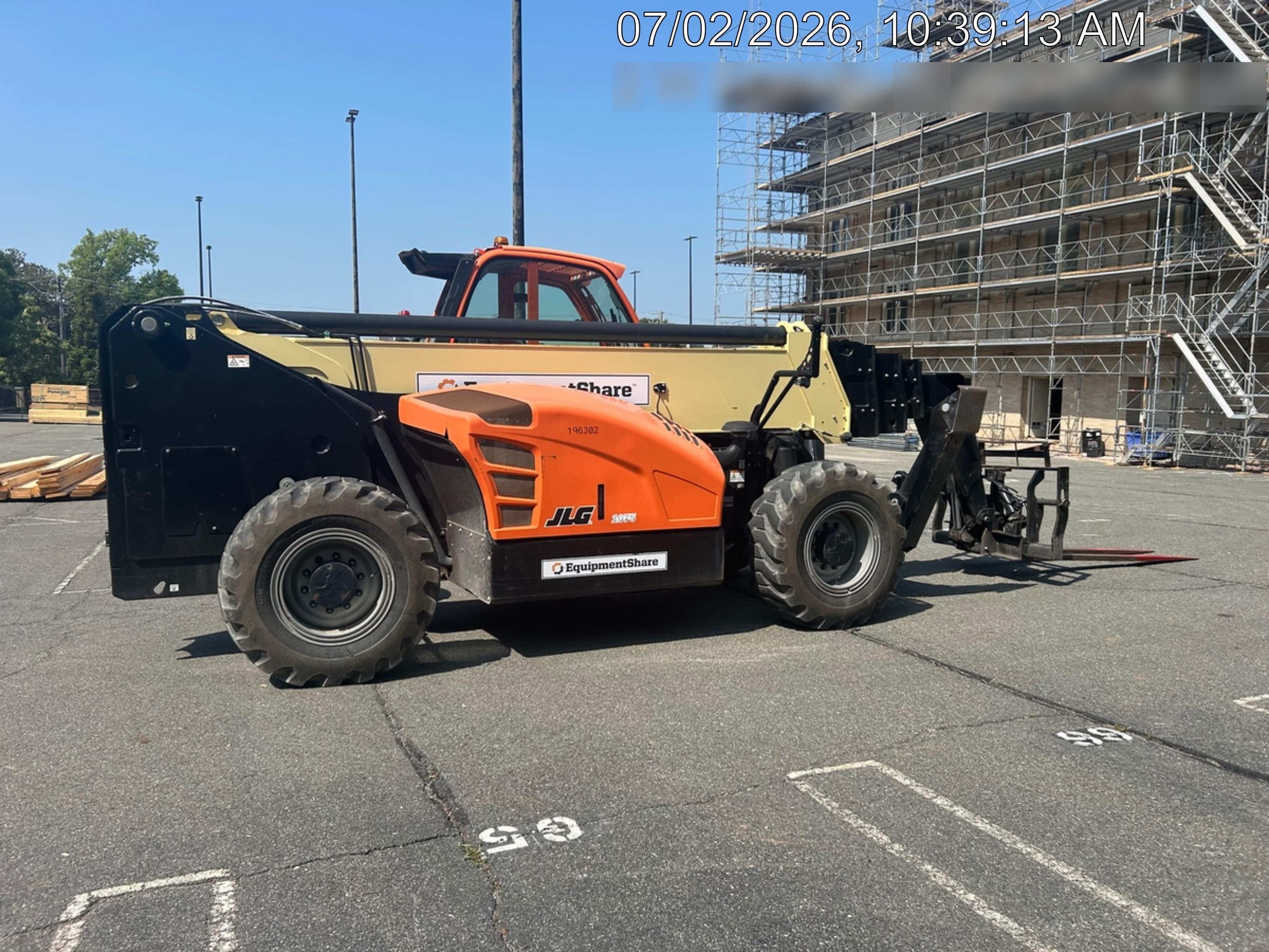 2021 JLG 1075