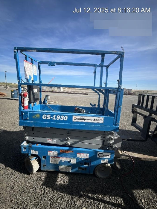 2020 Genie GS-1930 Solid Non Marking Tires, Beacon, Folding rails with half height swing gate, 800W Inverter