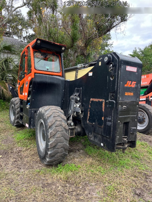 2021 JLG 1075