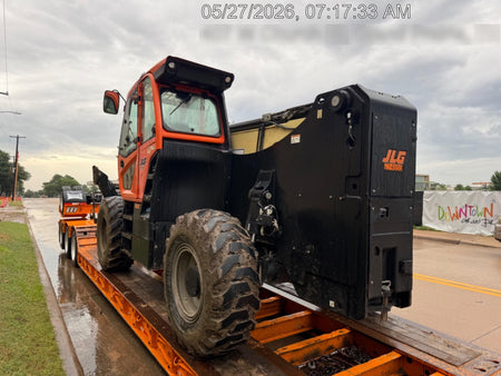 2022 JLG 1075