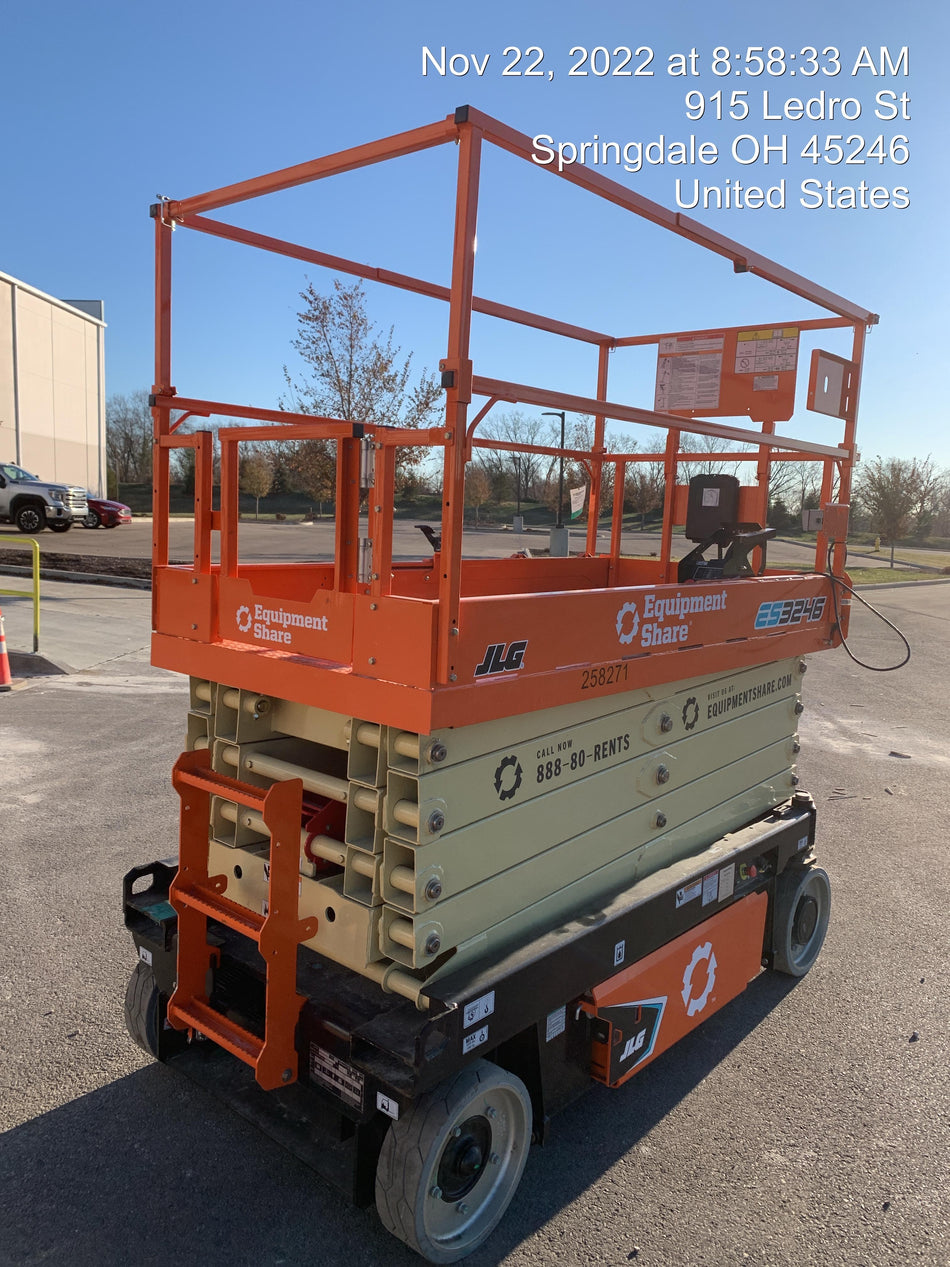 2022 JLG ES3246