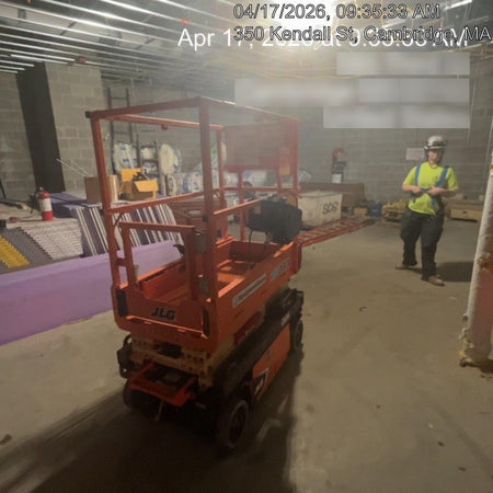 2021 JLG ES1330L