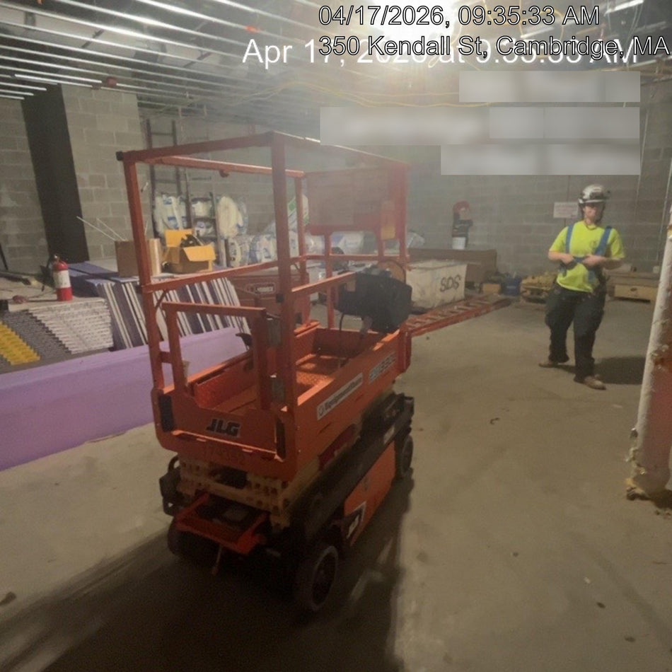 2021 JLG ES1330L