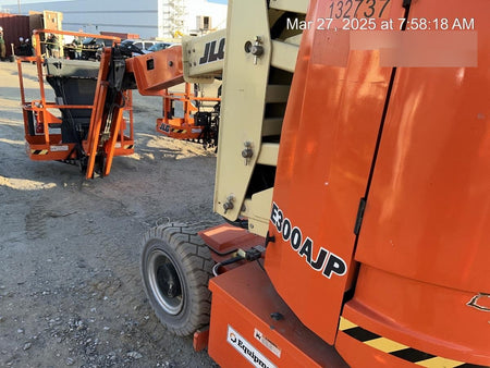 2021 JLG E300AJP