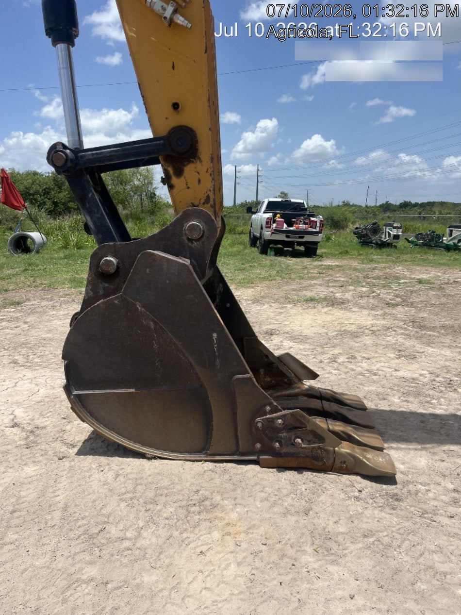 2017 CASE 36" Bucket - Case