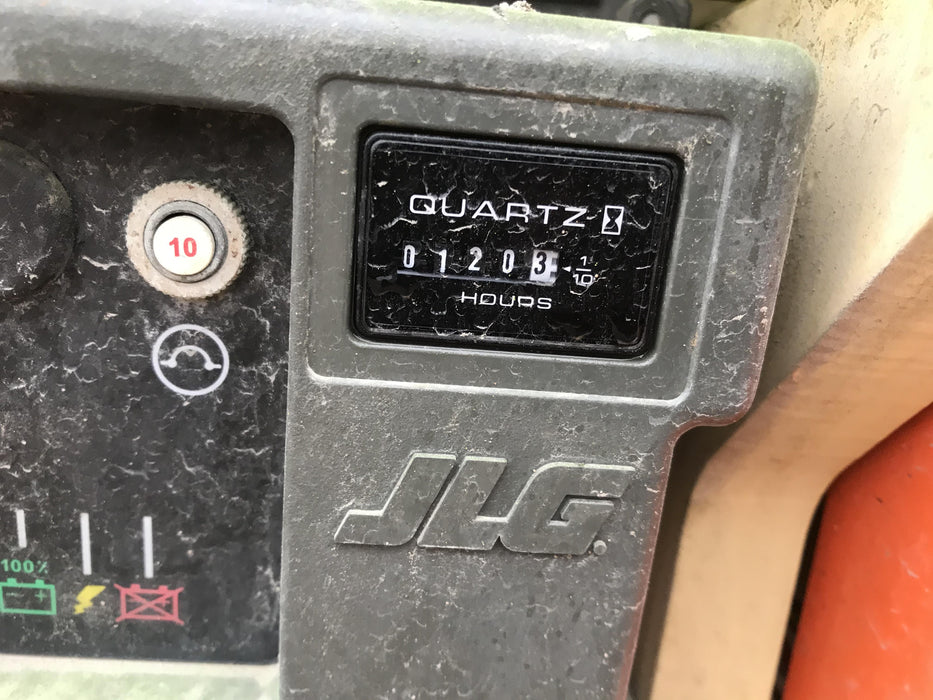 2017 JLG 1930ES Standard Options