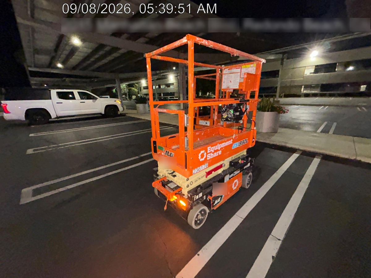 2022 JLG ES1330L