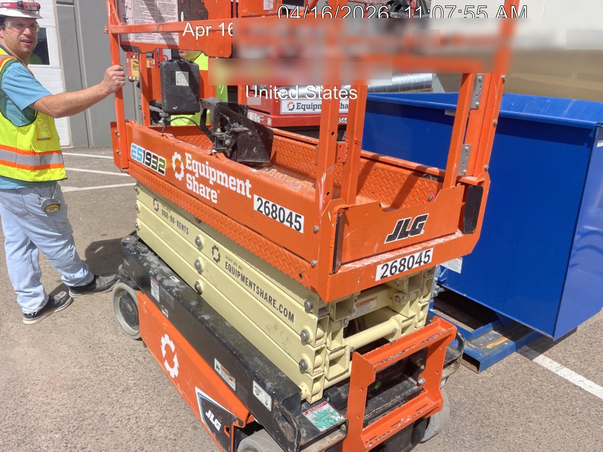 2022 JLG ES1932
