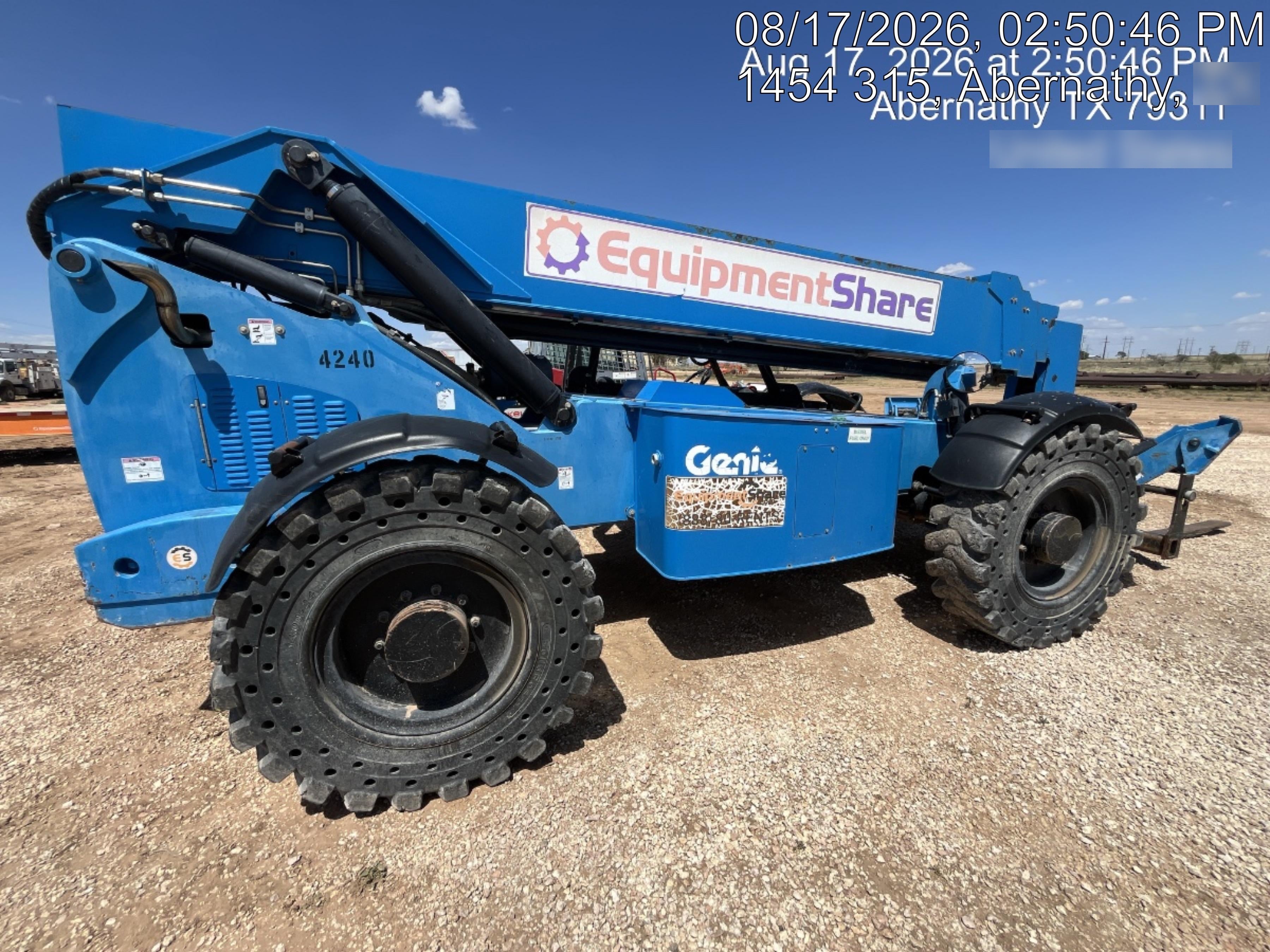 2017 GENIE GTH-1056
