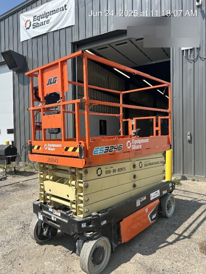 2022 JLG ES3246