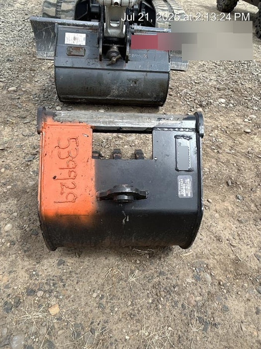 2025 TAKEUCHI 24" Bucket Takeuchi