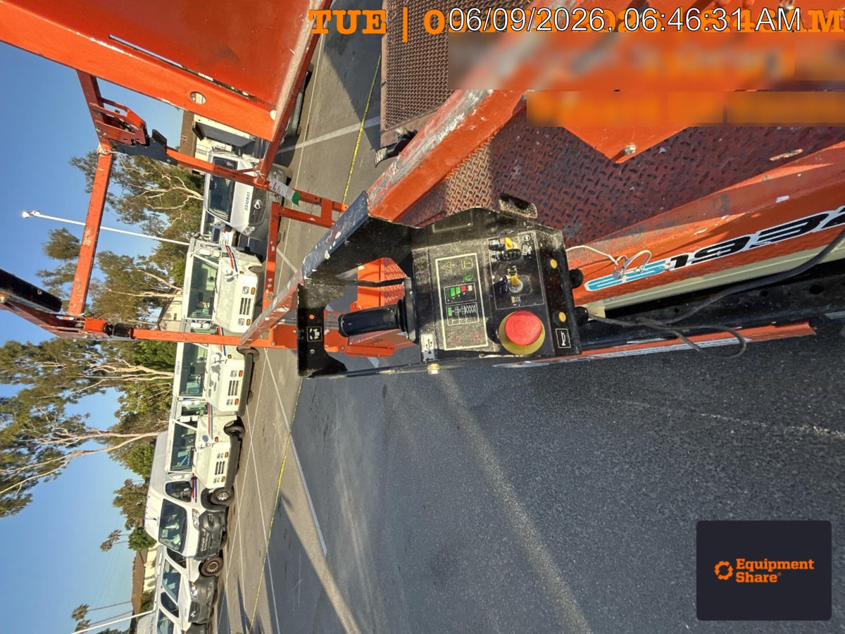2022 JLG ES1932