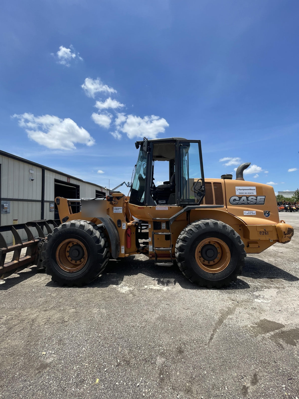 2015 Case 621F CLOSED CAB, JRB 416 STYLE HYD COUPLER