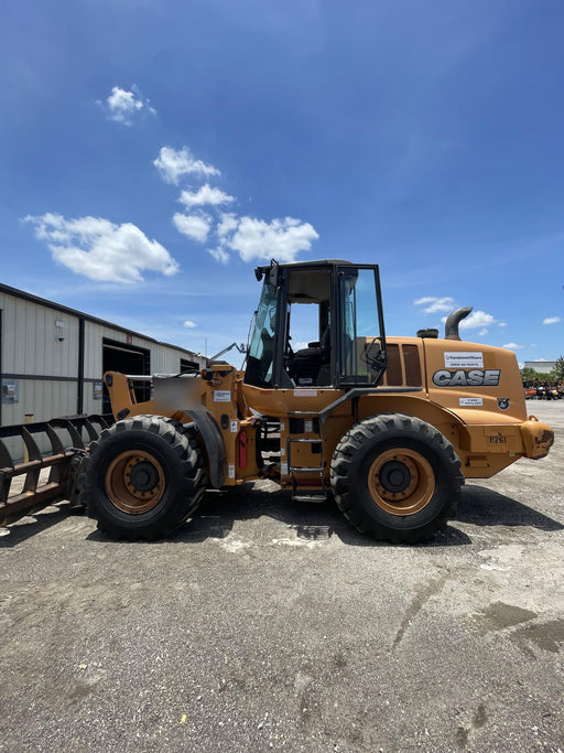 2015 Case 621F CLOSED CAB, JRB 416 STYLE HYD COUPLER