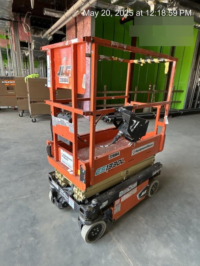 2022 JLG ES1330L