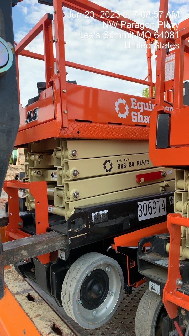 2023 JLG ES1932