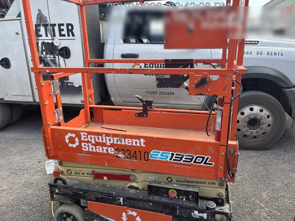 2022 JLG ES1330L