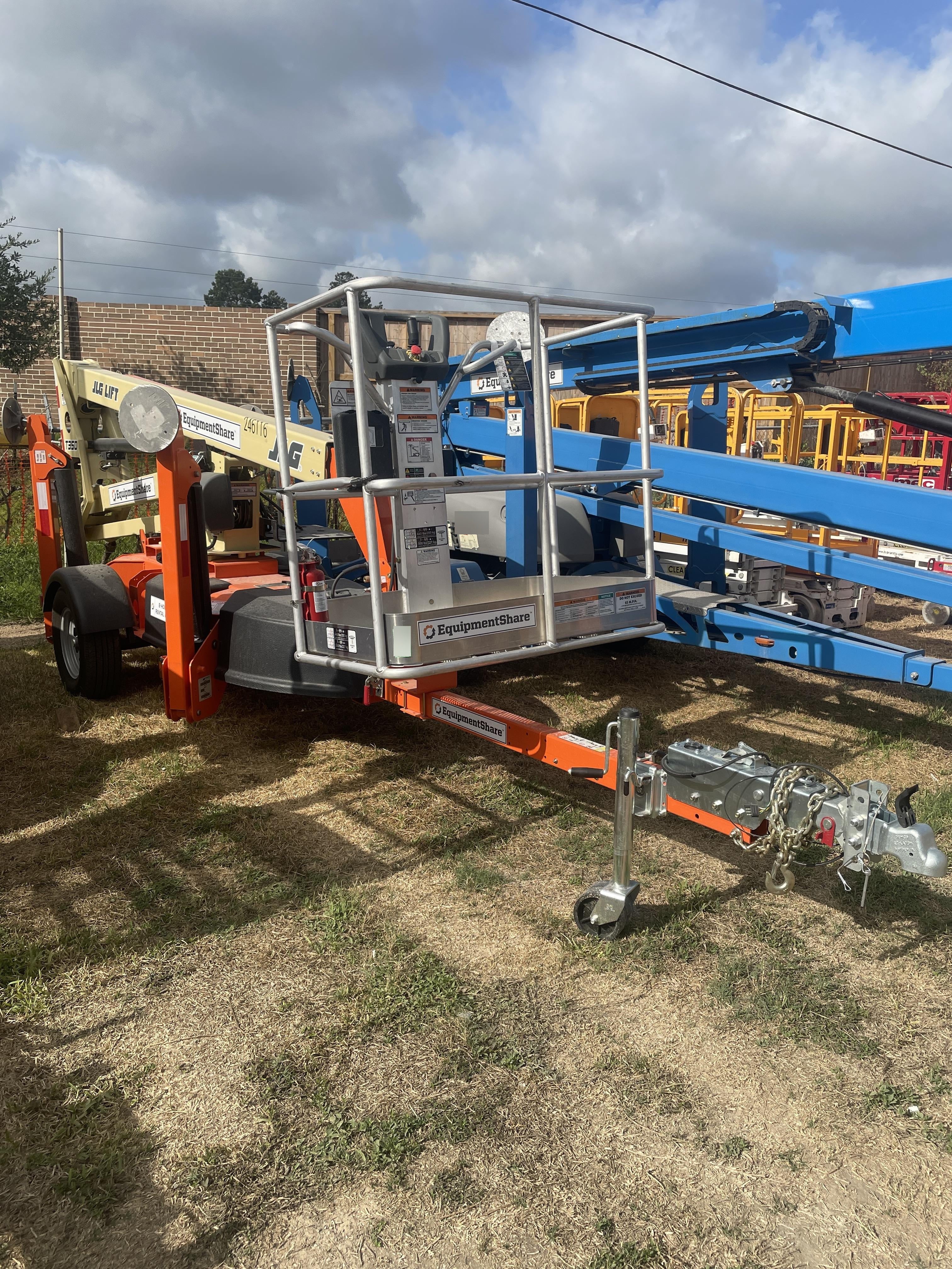 2022 JLG T350