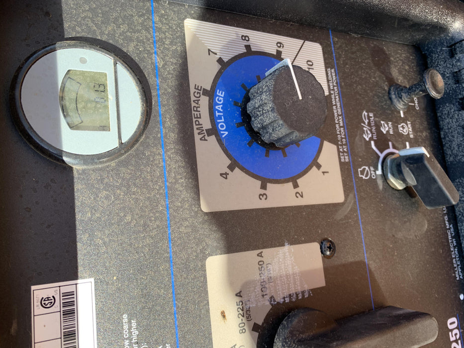 2019 Miller Electric BOBCAT 250 Standard w/Running Gear, Bracket, Hose