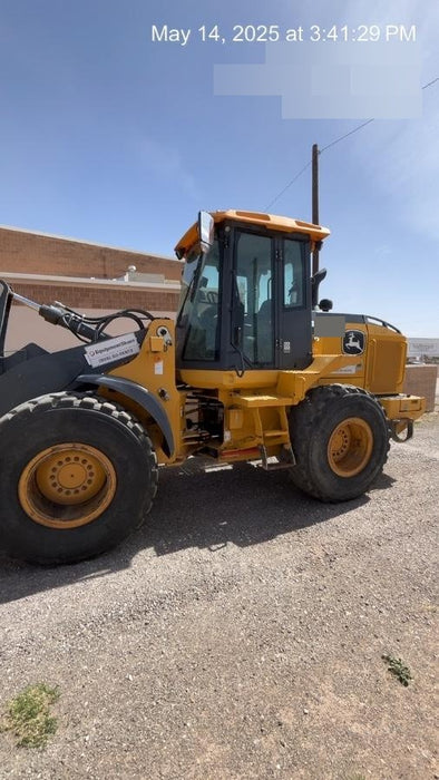 2019 John Deere 524L Cab/Heat/AIR, 3rd Function Hydraulics, Hydraulic JRB QC 2.75 Yd. Bucket, 60" Carriage/72" Forks