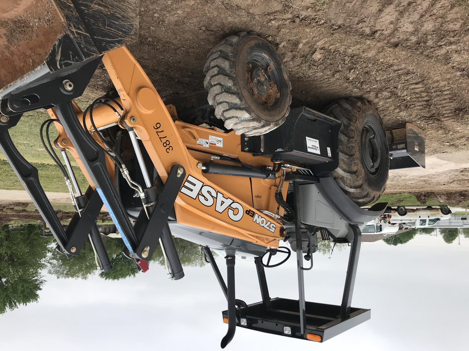 2019 Case 570N EP Canopy, 4WD, GP Front Bucket, Dual Tilt Cylinder, 84" Box Blade w/ Scarifier, Wheel Weights, Beacon