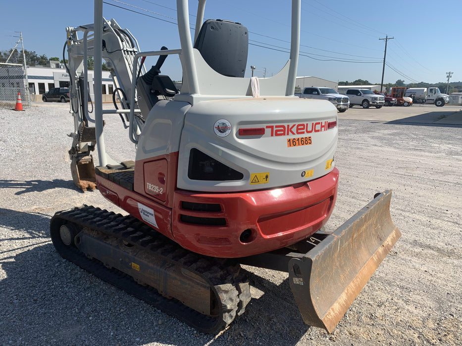 2021 TAKEUCHI TB235-2R