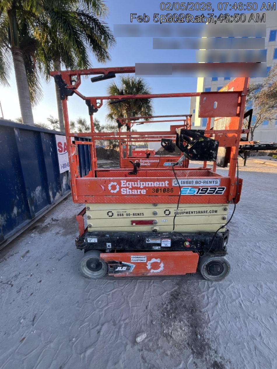 2023 JLG ES1932