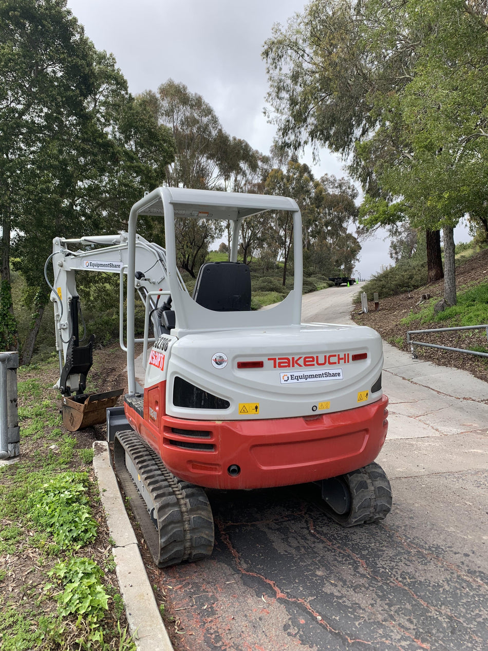 2021 TAKEUCHI TB240R