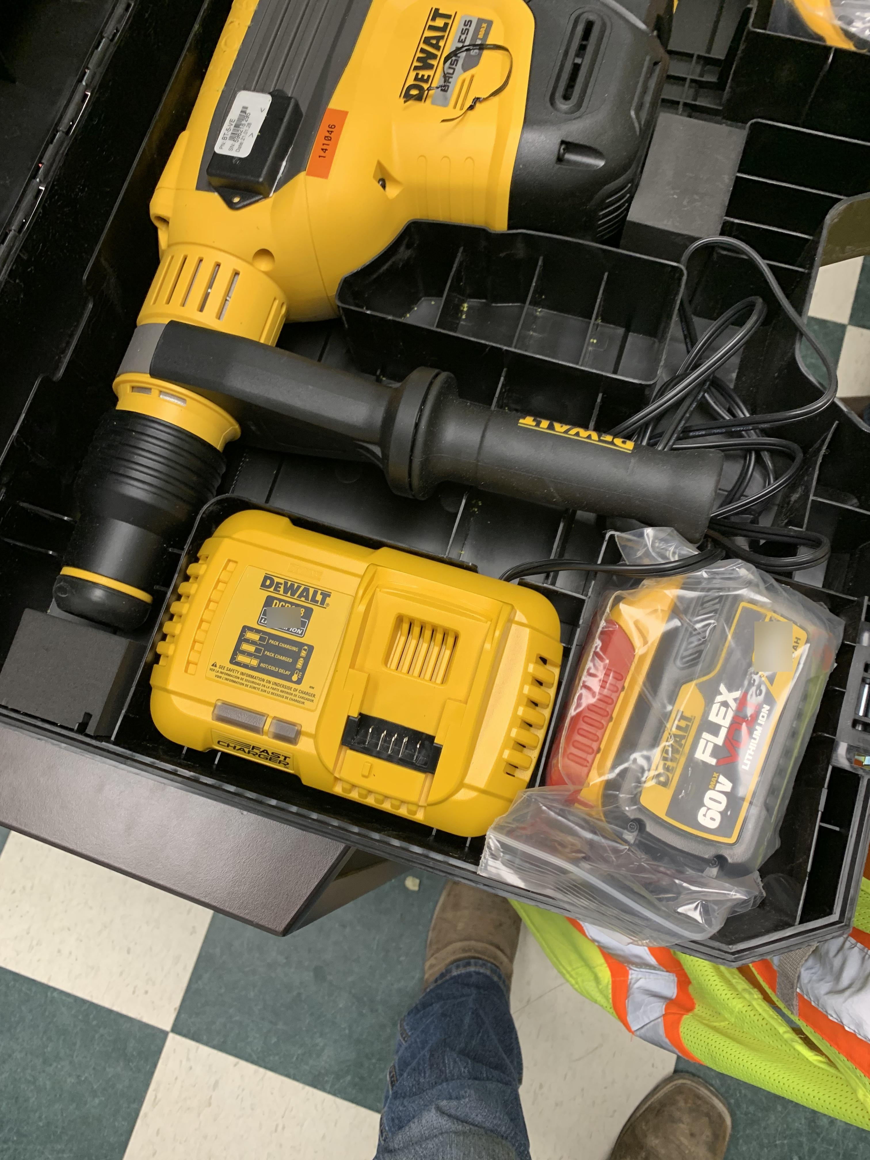 2021 DEWALT DCH614X2