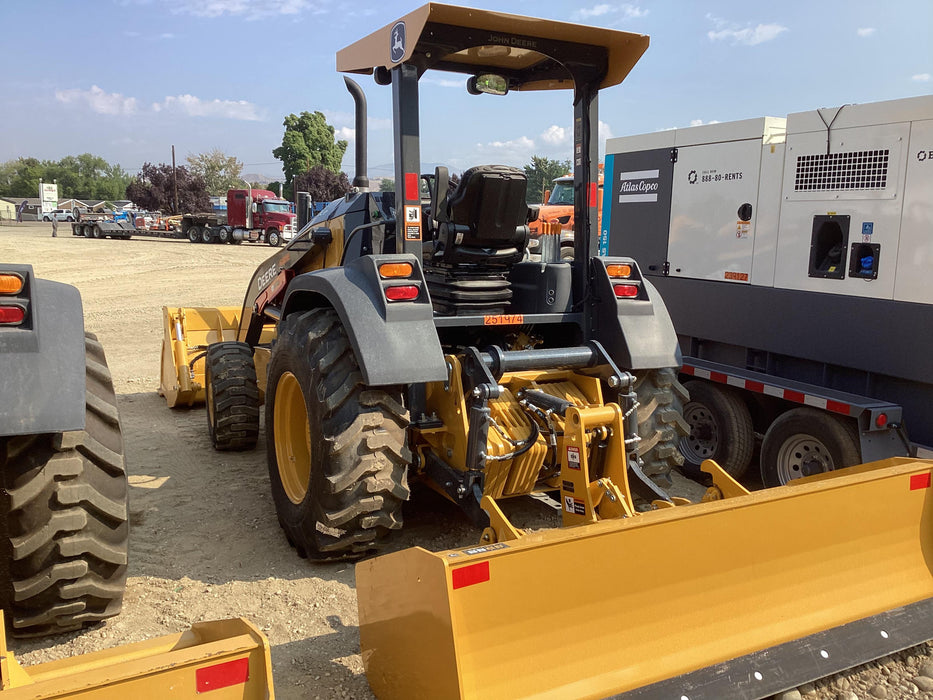 2017 JOHN DEERE 210LEP