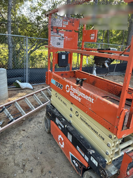 2023 JLG ES1932