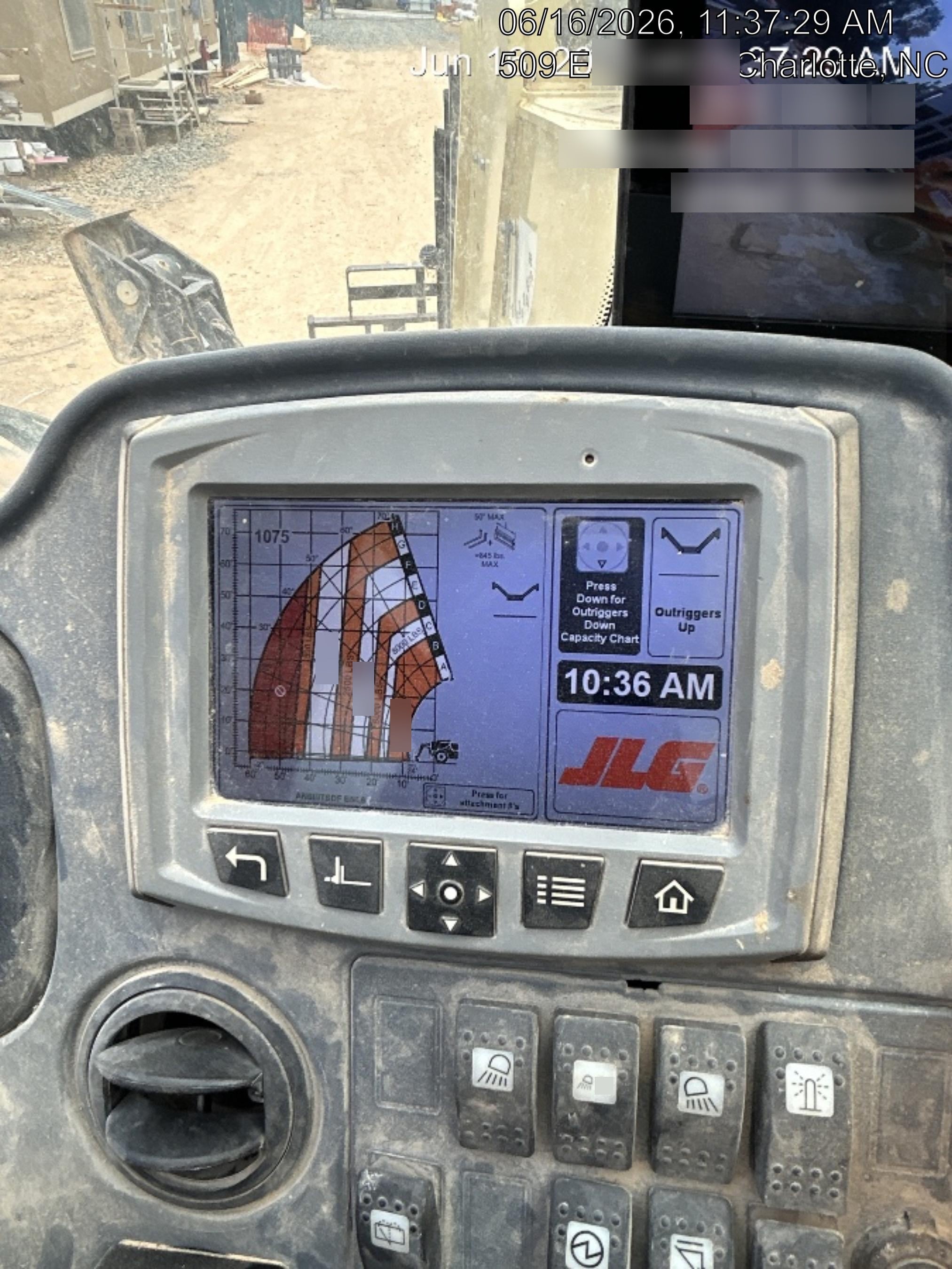 2021 JLG 1075