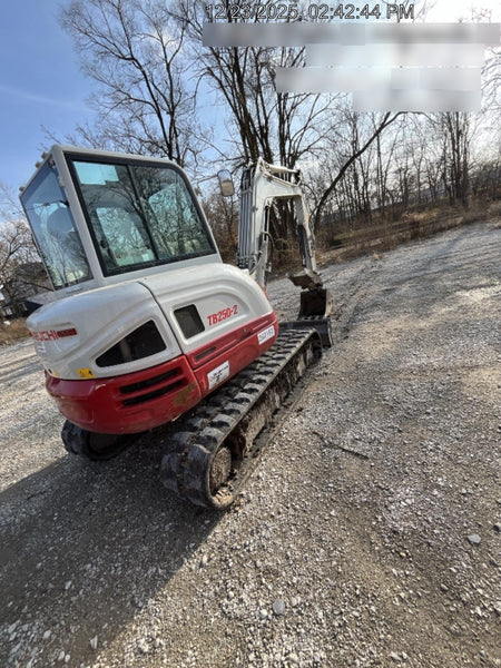 2022 TAKEUCHI TB250-2CR