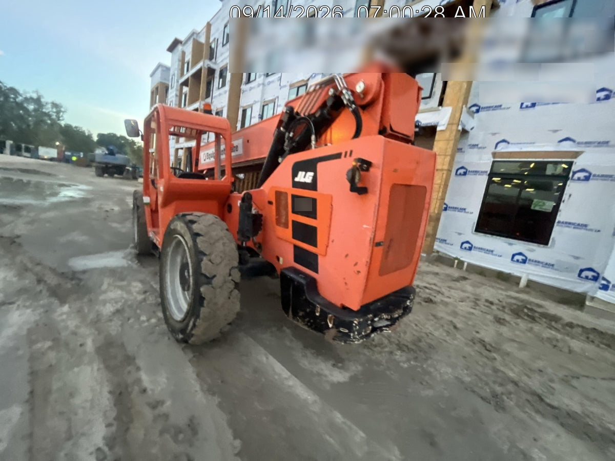 2021 JLG 8042