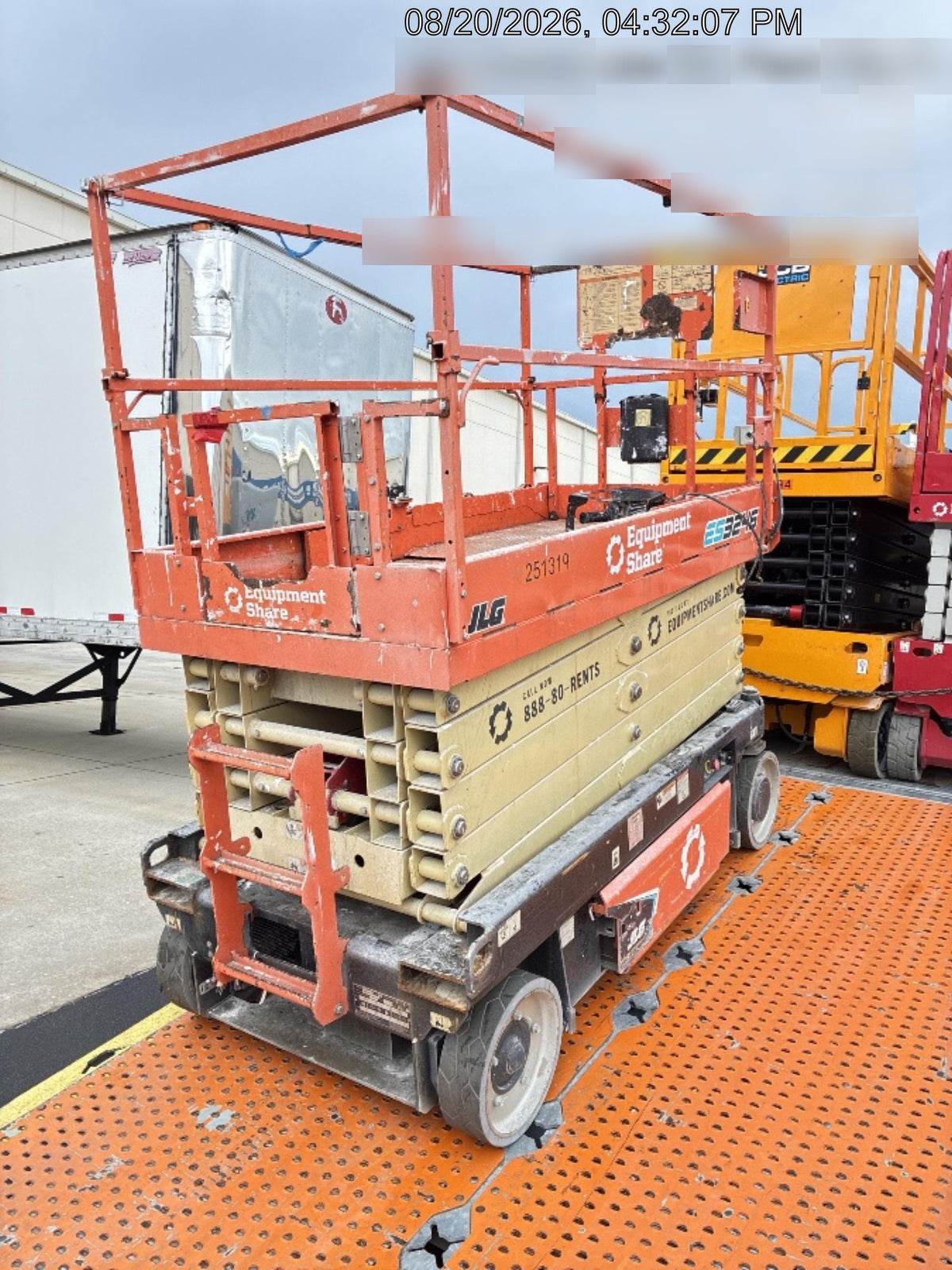 2022 JLG ES3246