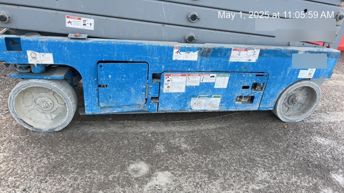 2019 Genie GS-2632 Folding rails with half height swing gate