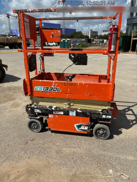 2021 JLG ES1330L