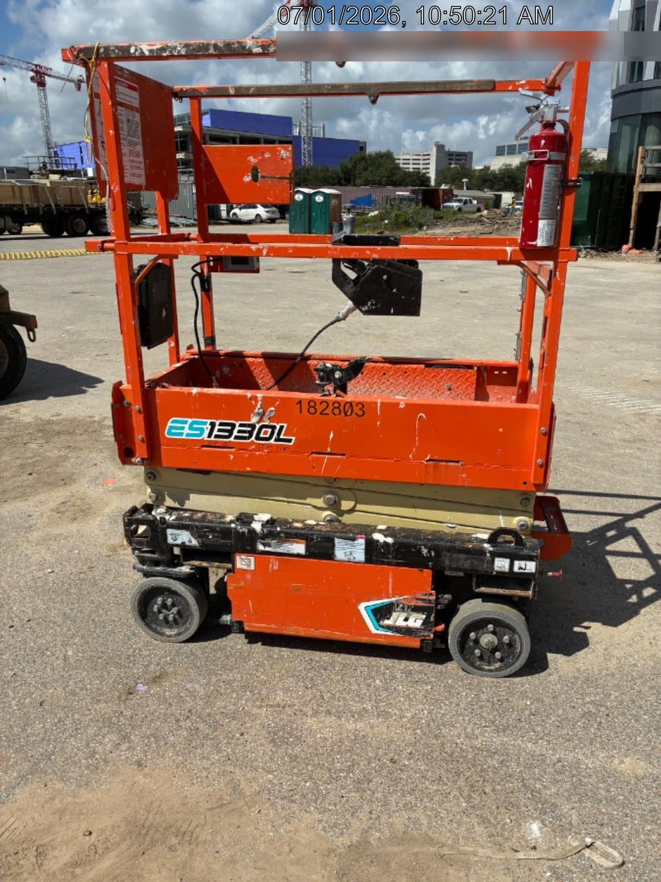2021 JLG ES1330L