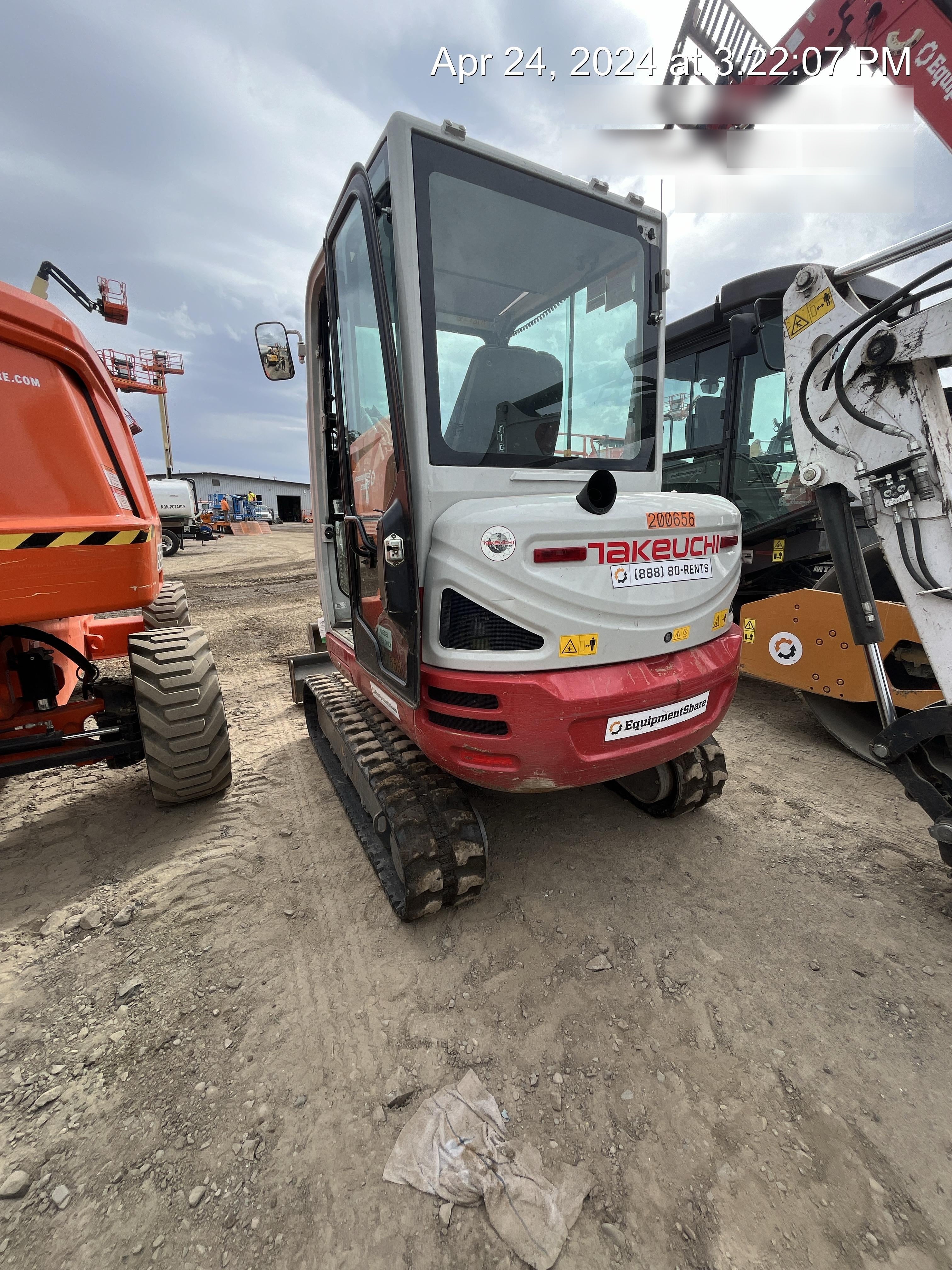 2022 TAKEUCHI TB235-2CR