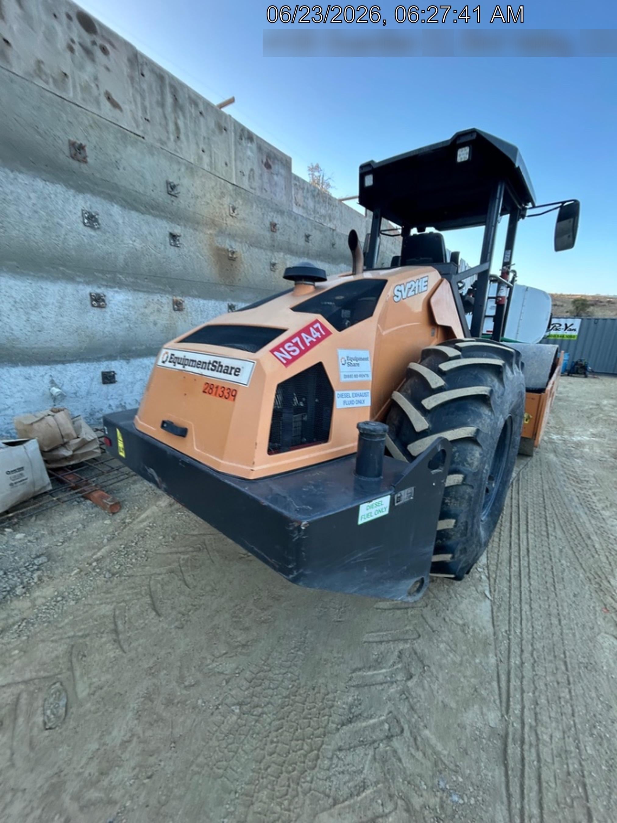 2023 CASE SV211E