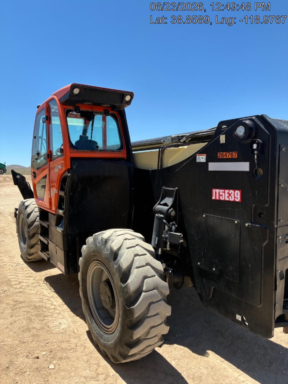 2019 JLG 1075