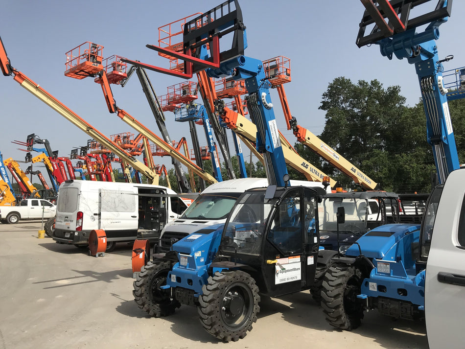 2020 Genie GTH-5519 Cab/Heat/Air, Solid Tires, Work Lights, Beacon, Aux Hydraulics, Back up Alarm