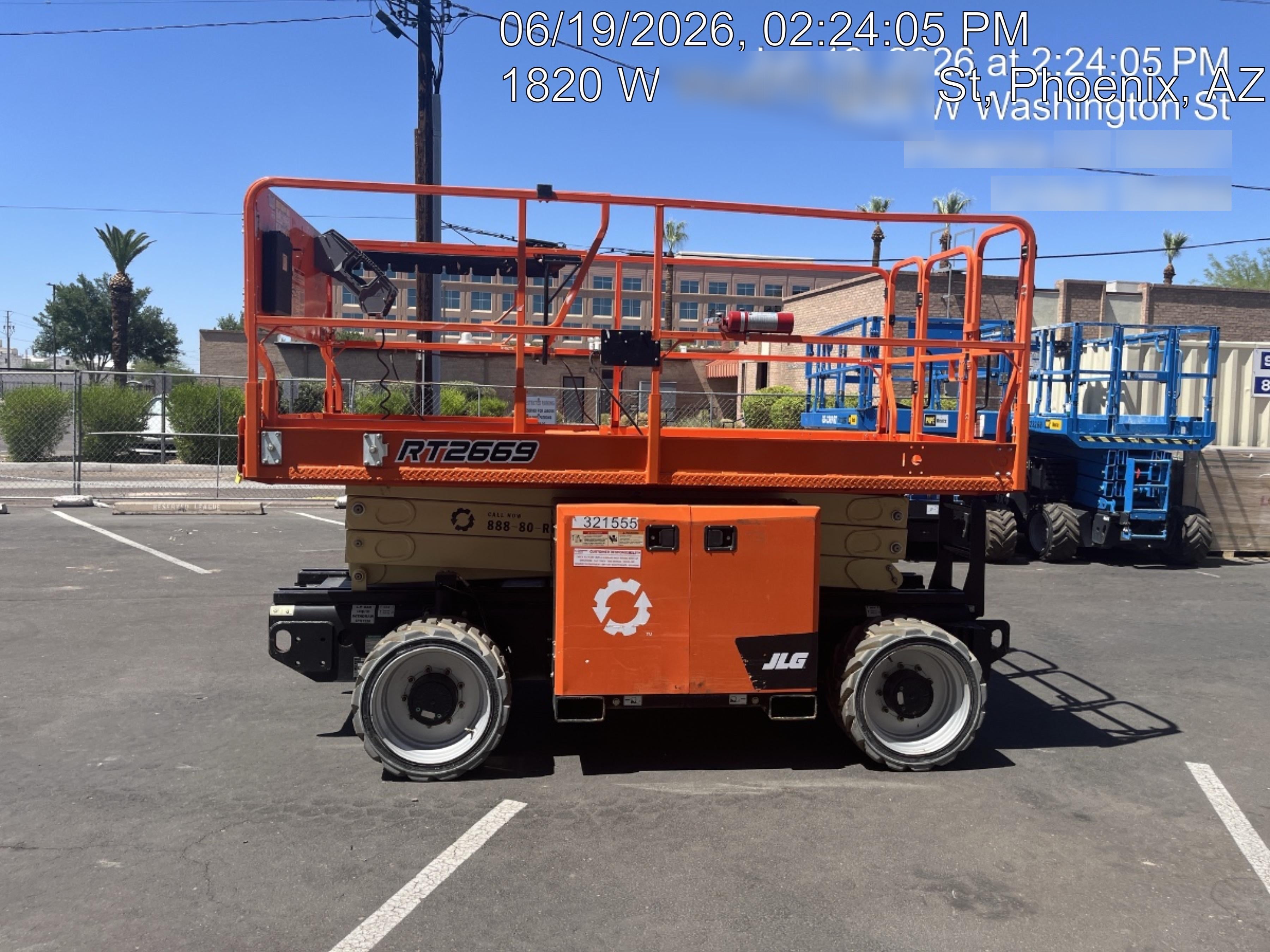 2023 JLG RT2669