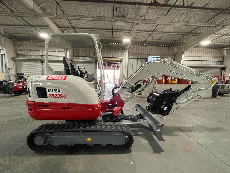 2021 TAKEUCHI TB235-2R