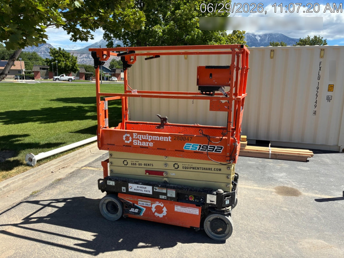 2022 JLG ES1932