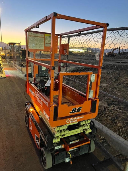 2022 JLG ES1330L